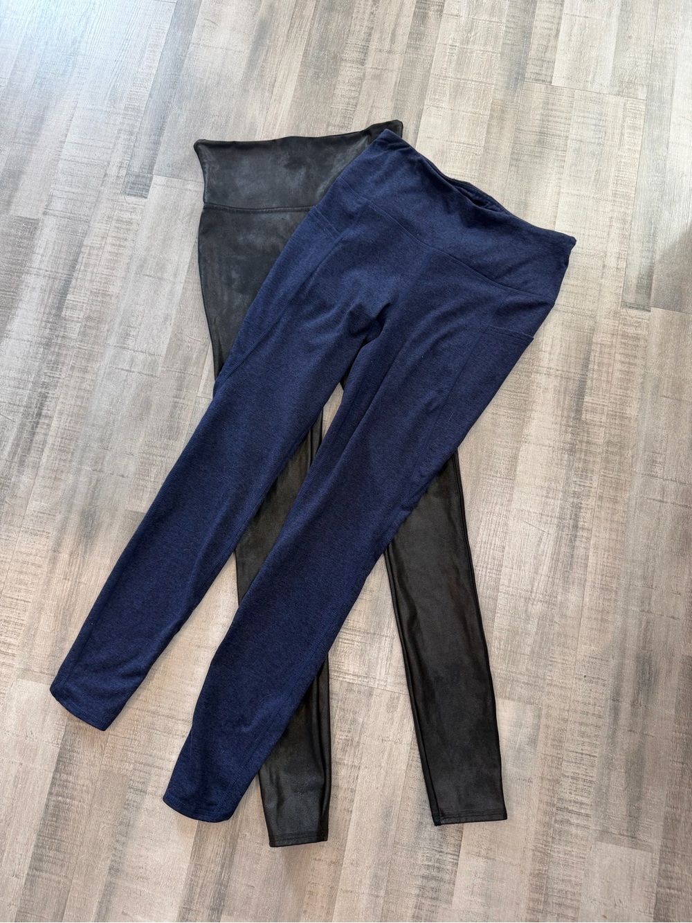 SPANXshape Faux Leather Black & GAIAM Navy M Leggings Women’s 2 Pair Lot